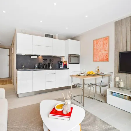 Downtown Modern 1-br *