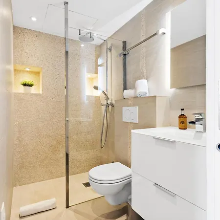 Downtown Modern 1-br Apartment Cannes