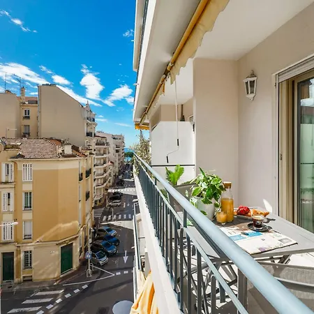 Downtown Modern 1-br Κάννες